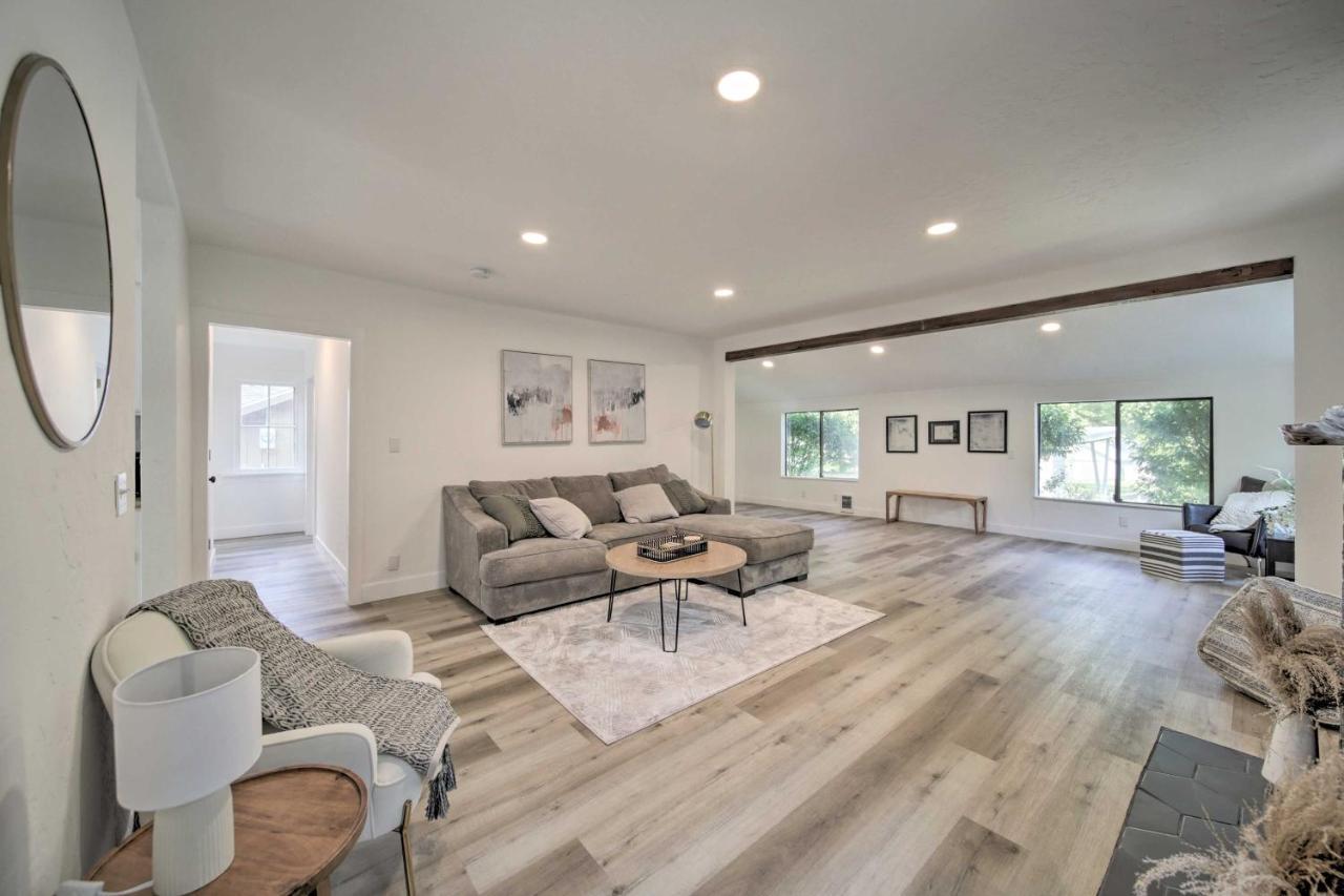 Bright And Airy Liberty Lake Abode With Backyard! Buitenkant foto