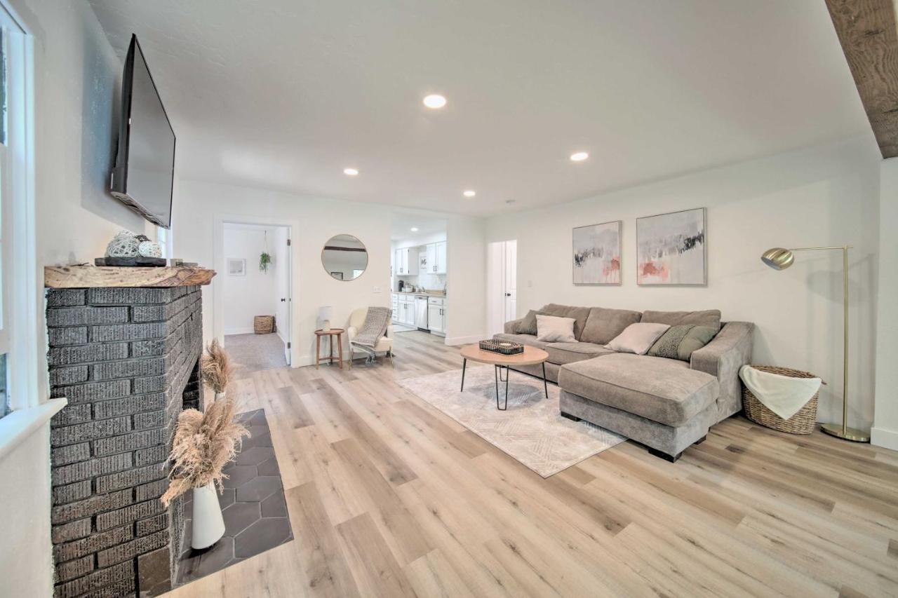 Bright And Airy Liberty Lake Abode With Backyard! Buitenkant foto