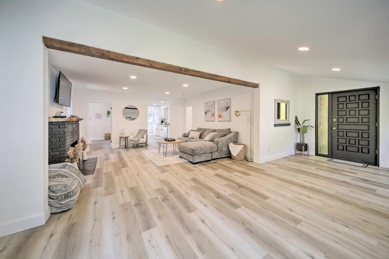 Bright And Airy Liberty Lake Abode With Backyard! Buitenkant foto